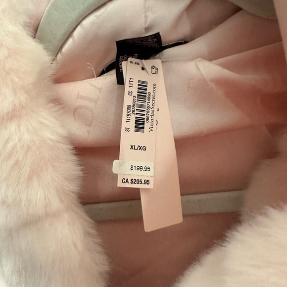 Victoria's Secret 
VSX
Faux Fur Bubble Jacket - Picture 5 of 12